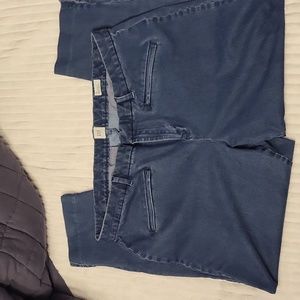 GAP Signature Skinny Ankle jeans in medium wash.